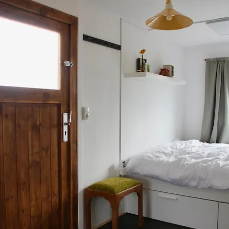 Marilyn - Glamping Im Mercedes Duedo Auf Seeblick