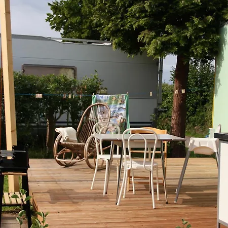 Campingplatz Marilyn - Glamping Im Mercedes Düdo Auf Seeblick