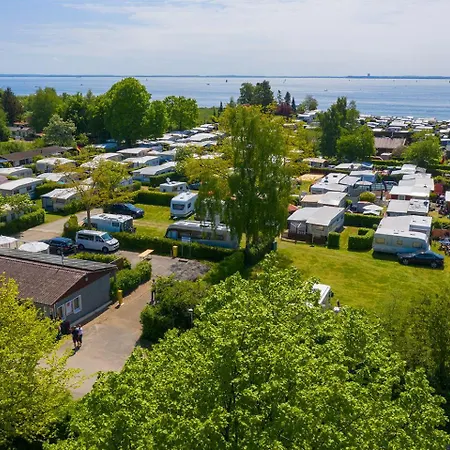 Campingplatz Marilyn - Glamping Im Mercedes Düdo Auf Seeblick
