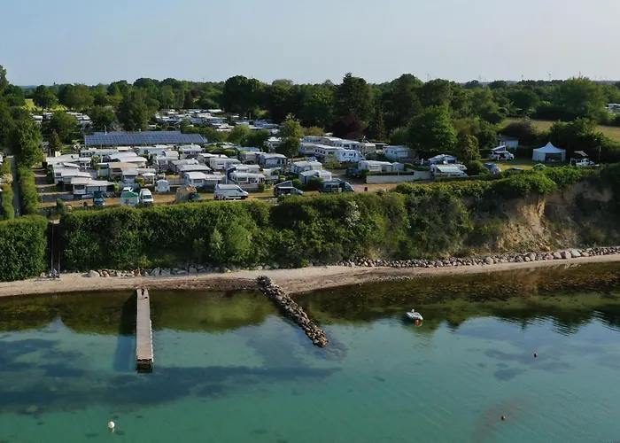 Marilyn - Glamping Im Mercedes Düdo Auf Seeblick * Neustadt in Holstein